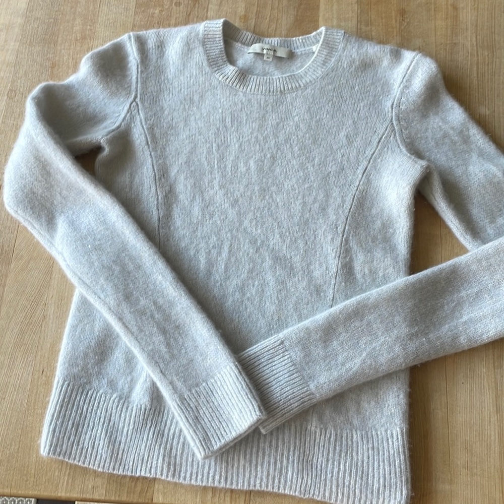 Vince 100% cashmere sweater